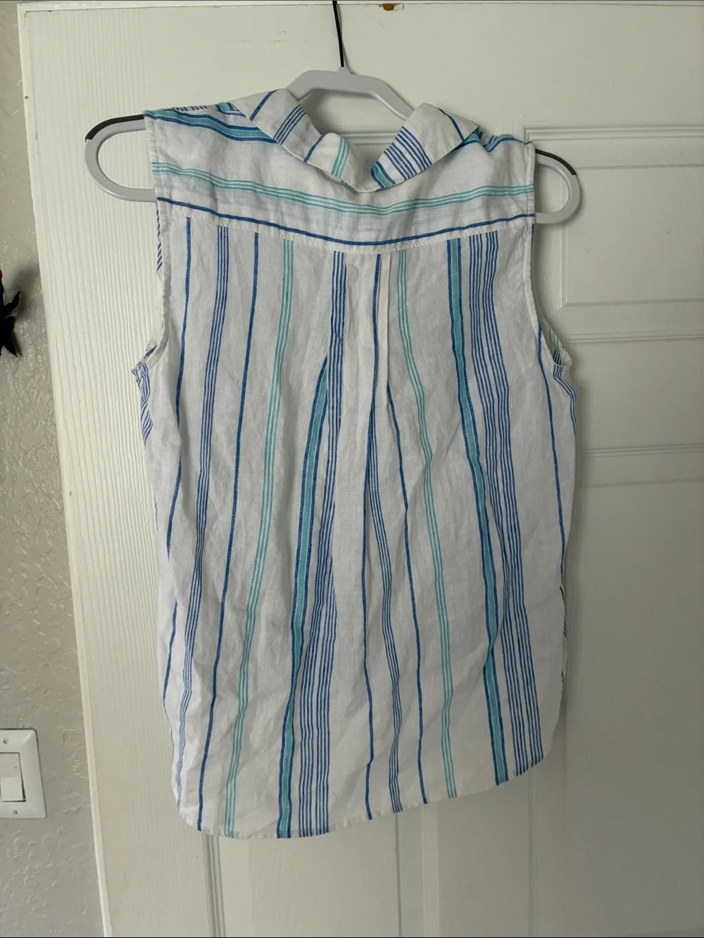 Tommy Bahama sleeveless button